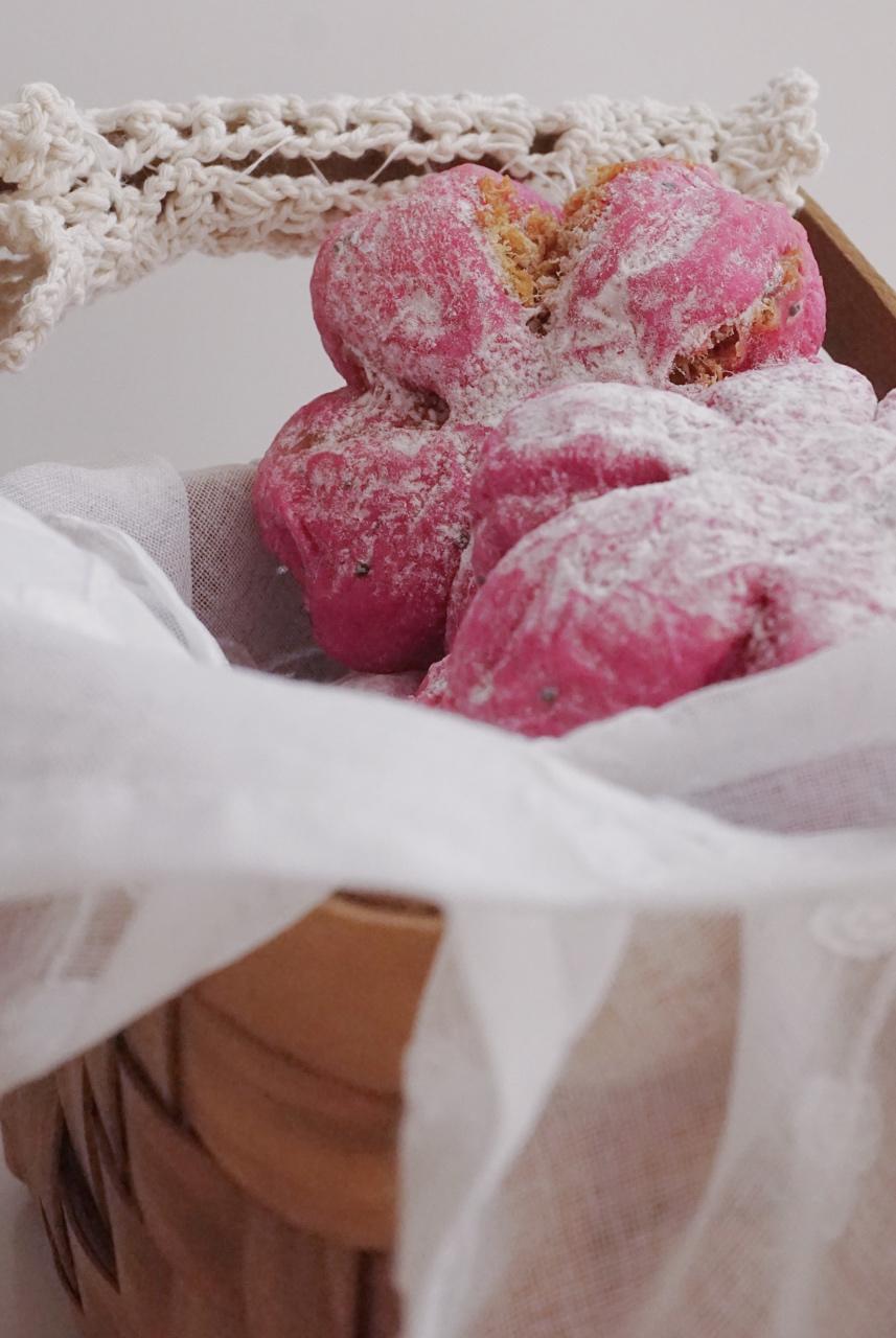 💕少女心biu biu biu 💕 肉松馅的火龙果面包