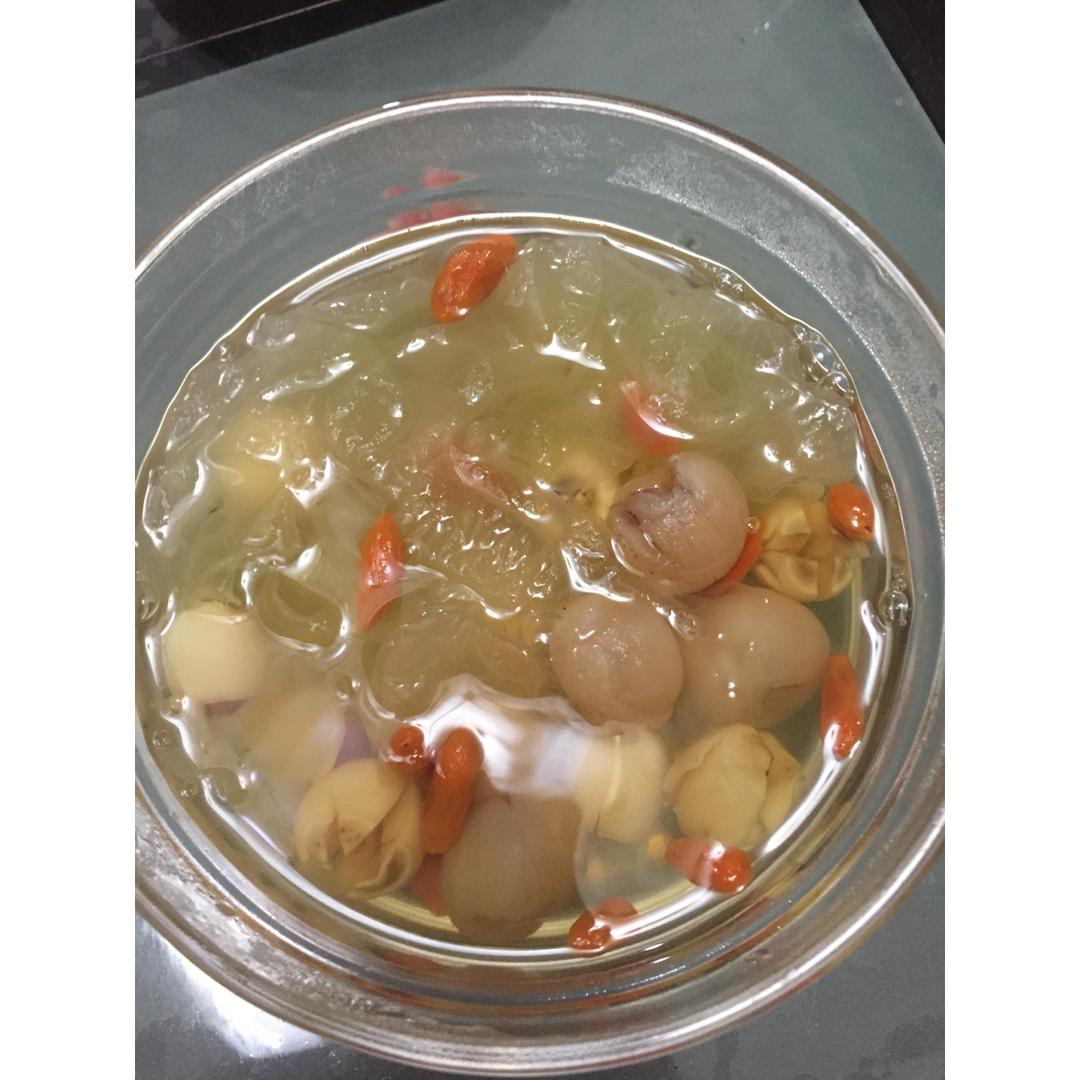 红枣银耳莲子羹