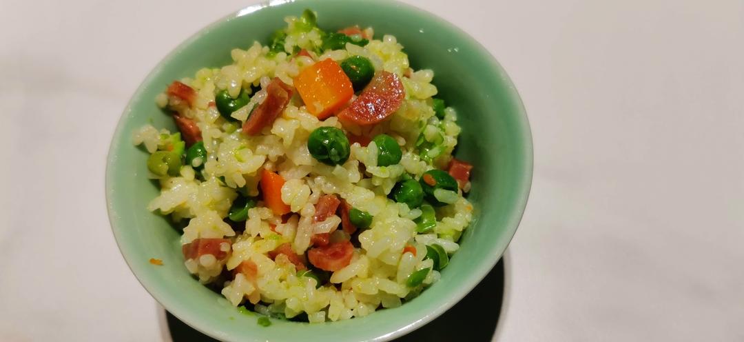 快手香肠豌豆菜饭