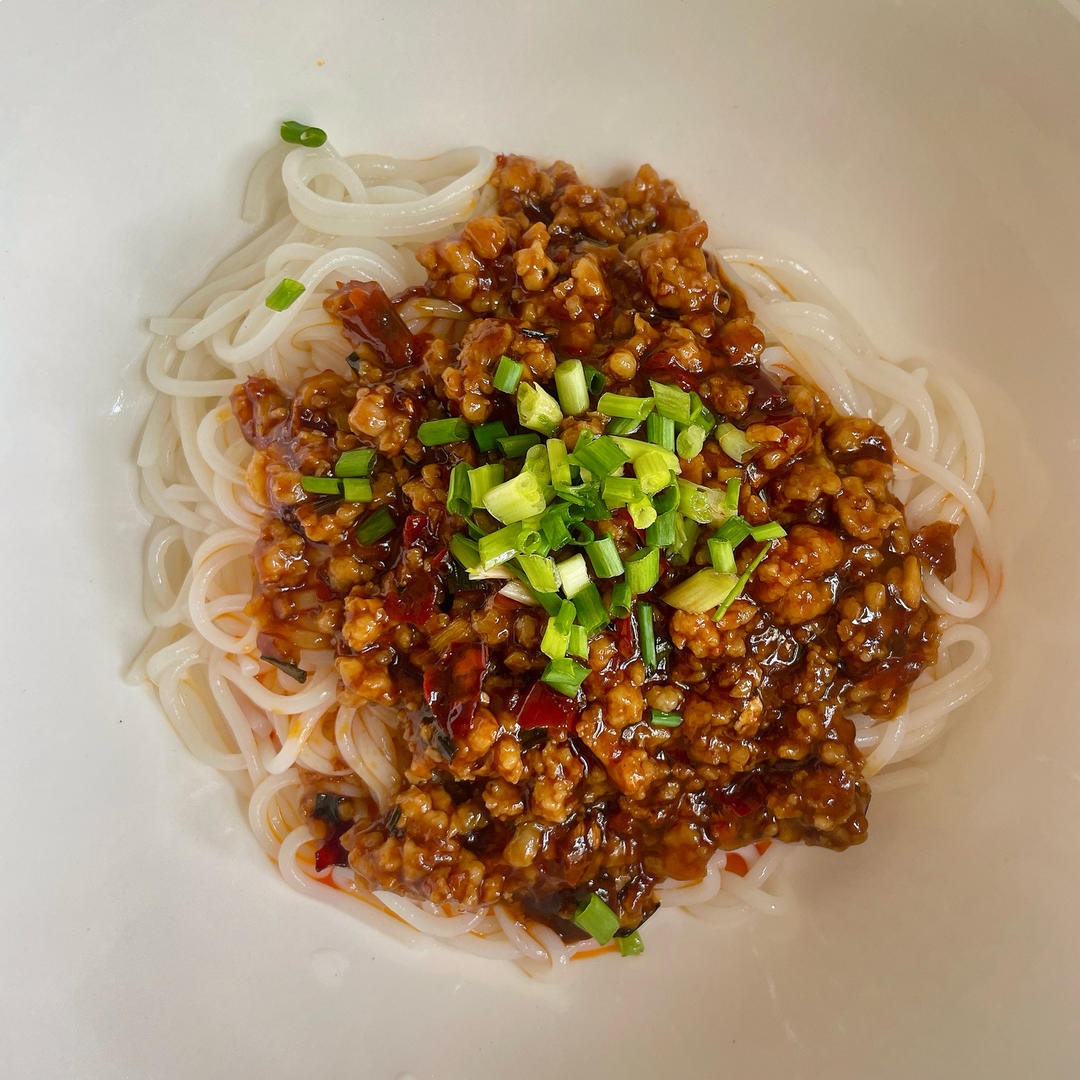 快乐嗦粉❗️吸溜一口全是肉酱绝了