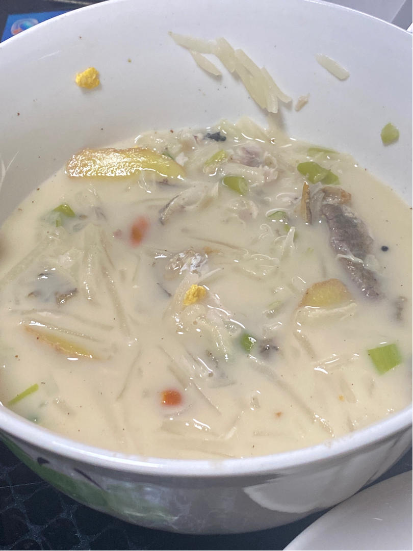 这样做的鲫鱼汤超好喝，奶白奶白的