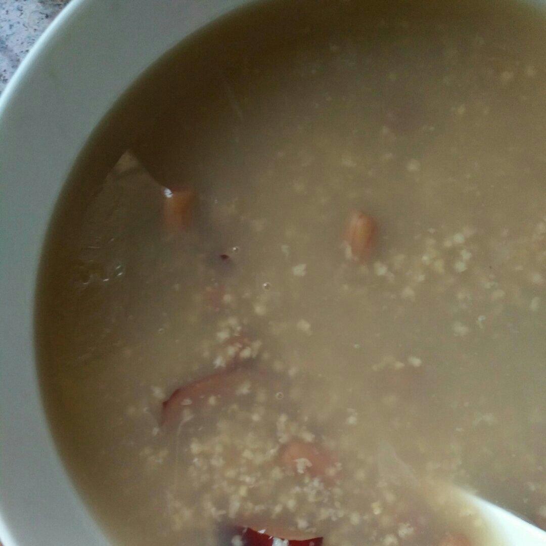 月子餐：花生红枣小米粥（特效补血）