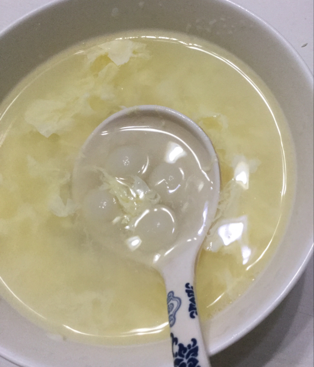 如何快速搓小汤圆且汤圆堆放在一起相互之间不粘连？