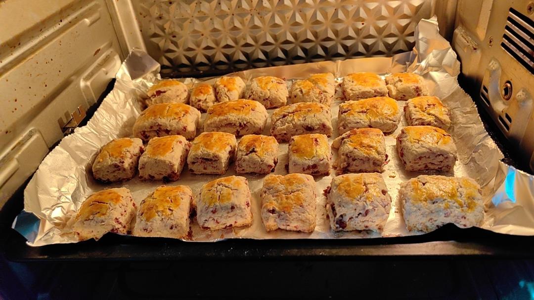 消耗淡奶油的司康