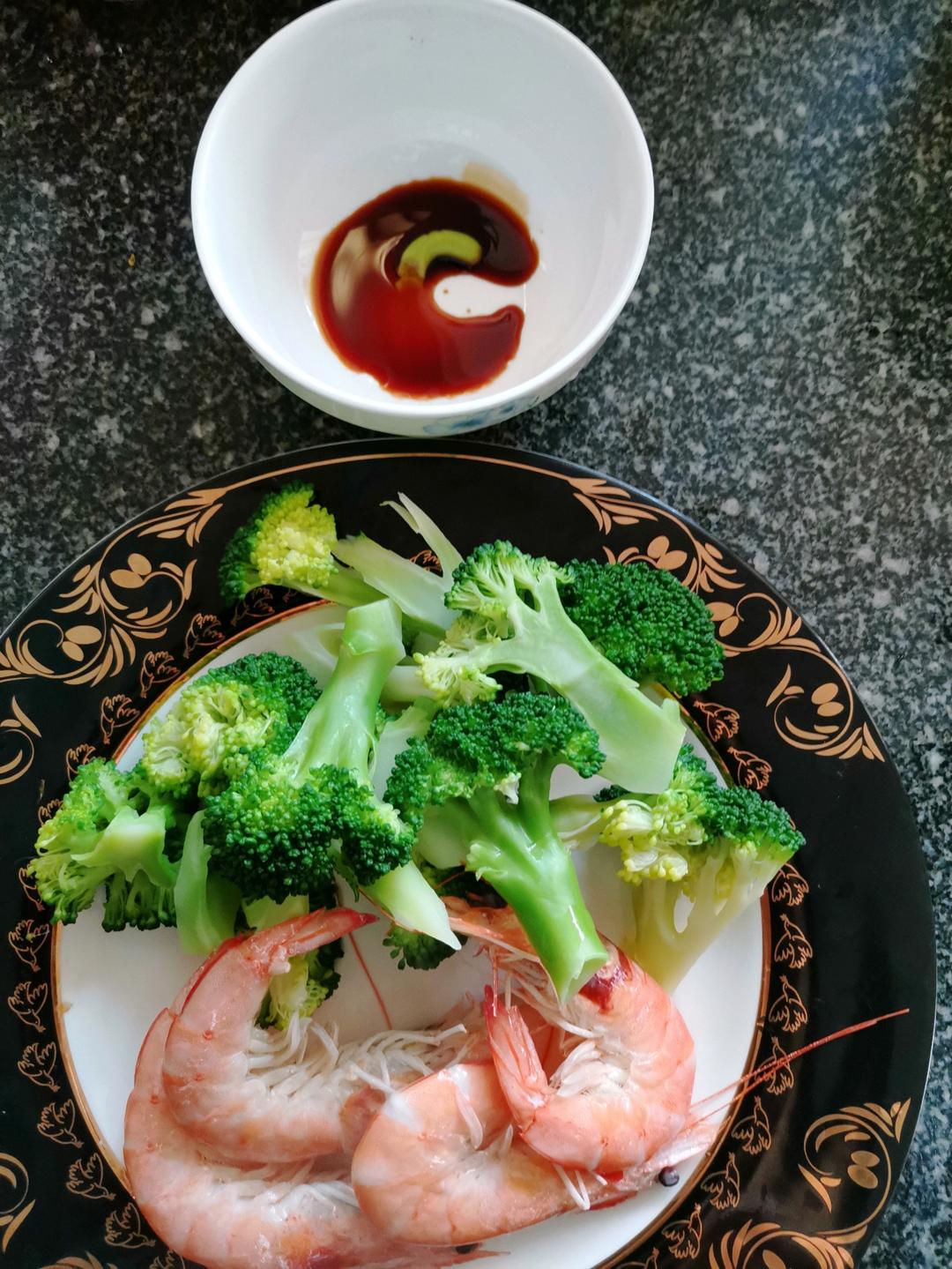 水煮虾（灵魂蘸料汁很关键哈😄）