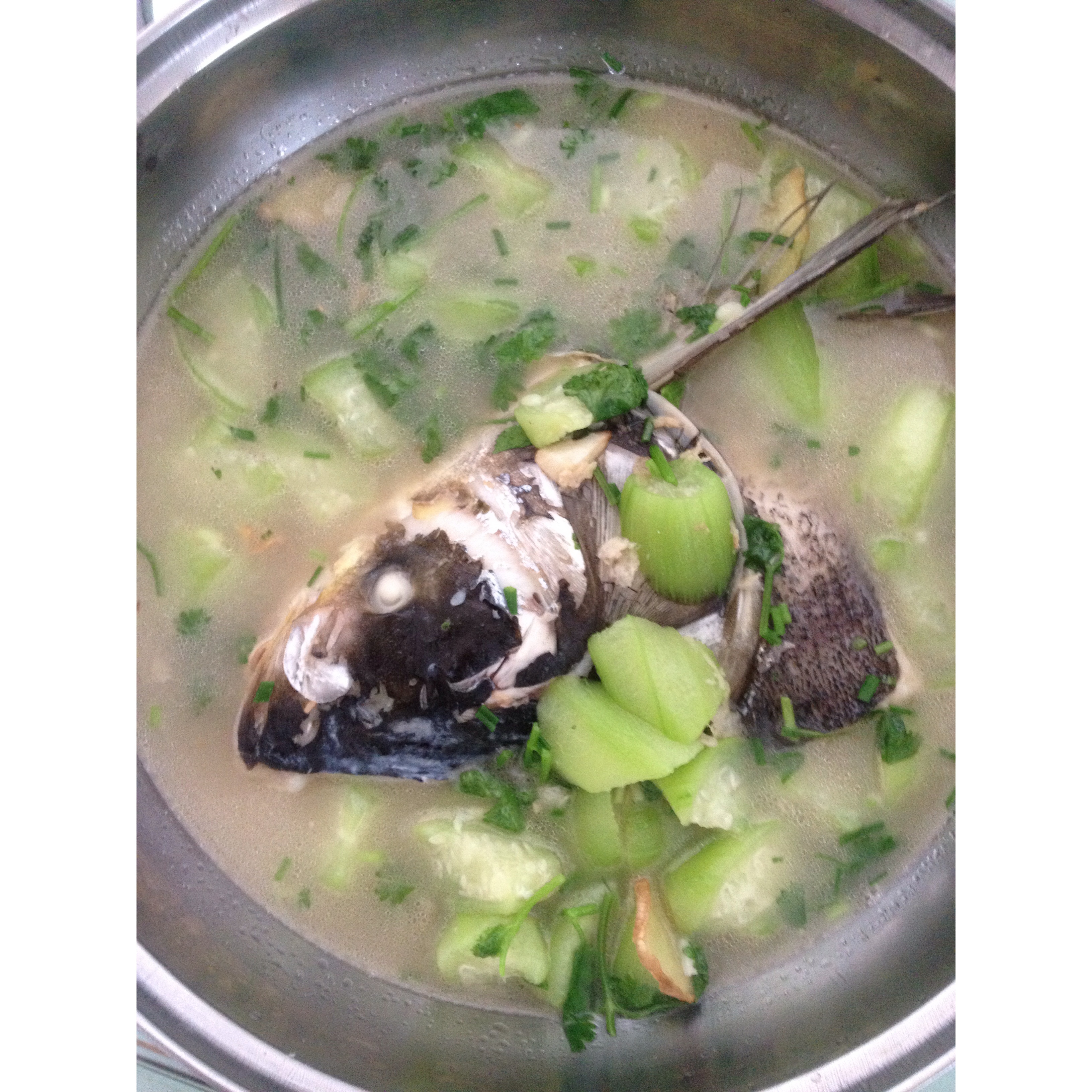 蔬而不素做的花莲鱼头汤