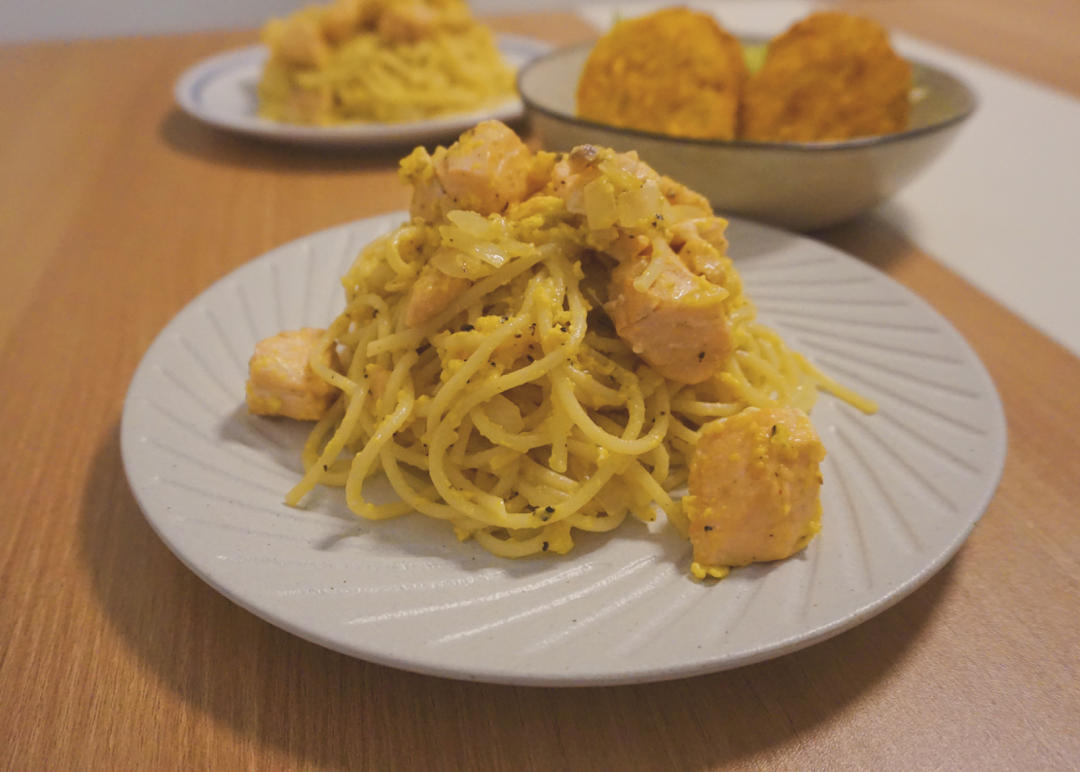 正宗的Carbonara才不放奶油呢 | 蛋黄酱三文鱼意面