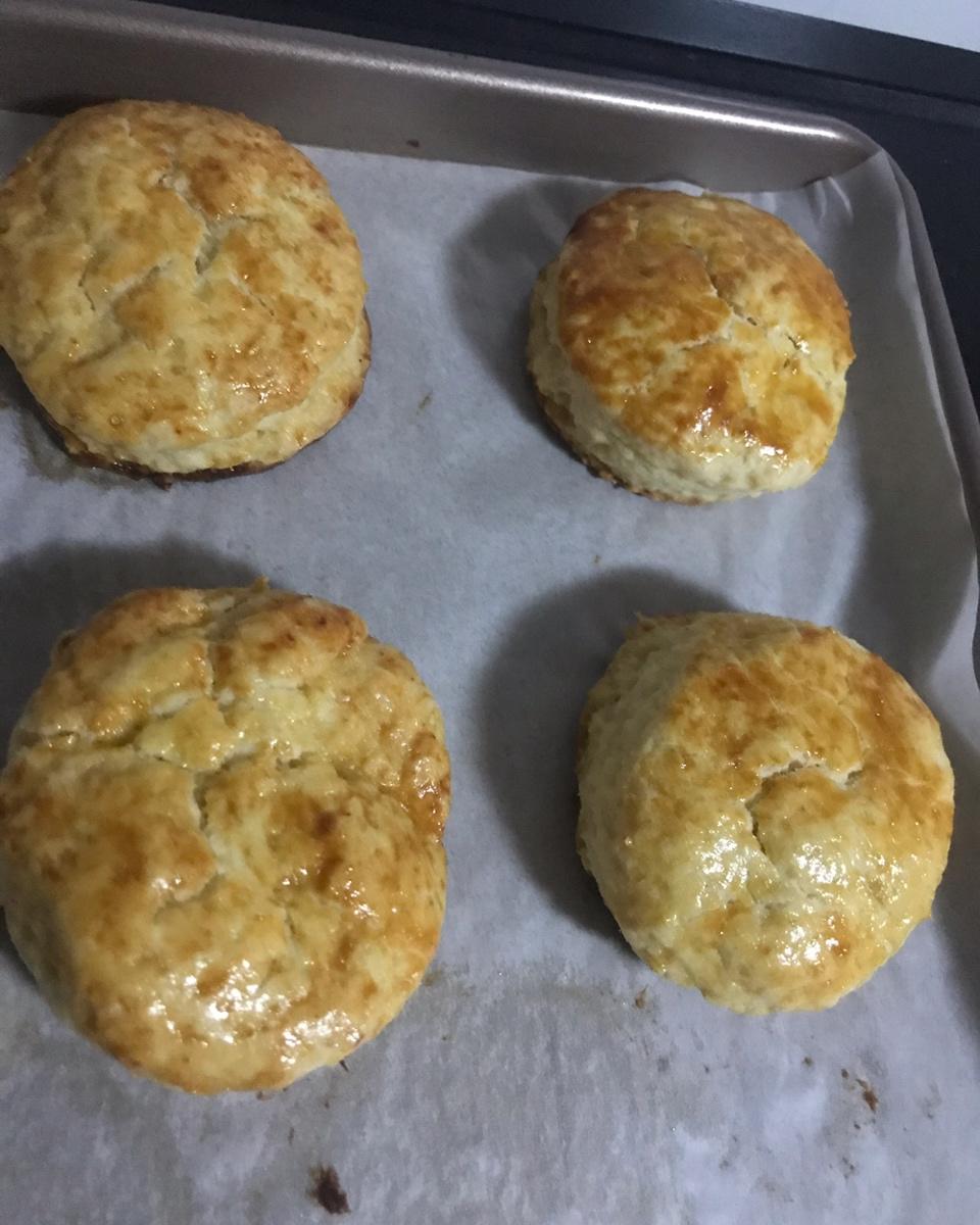 【视频】3分钟 奶油司康Scone(可能是世界上最快手的司康) 消耗淡奶油～