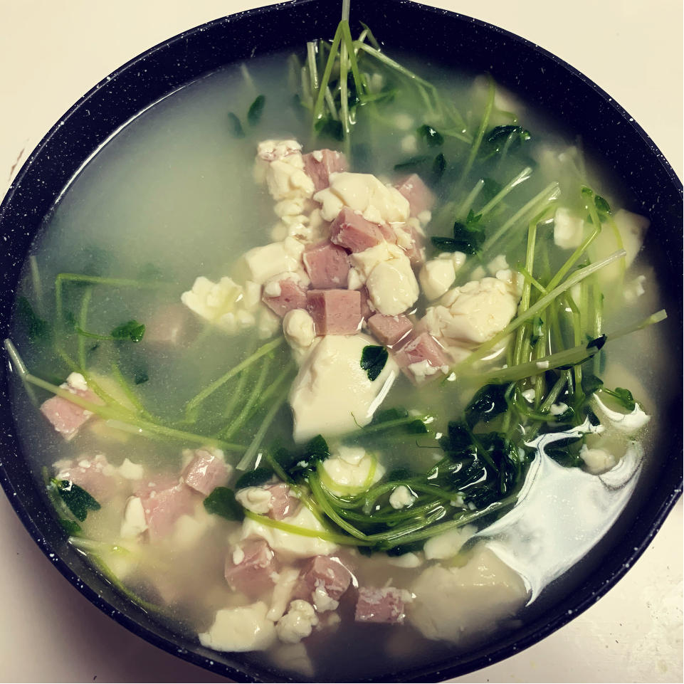 豌豆苗豆腐汤