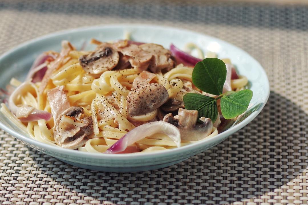 白汁蘑菇培根意粉