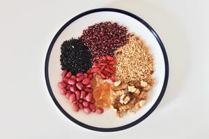 营养养生杂粮粥～红豆燕麦米粥的做法 步骤1