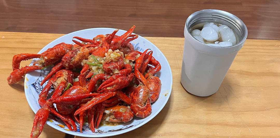 厨师长教你："蒜蓉小龙虾"的家常做法，蒜香浓郁，唇齿留香