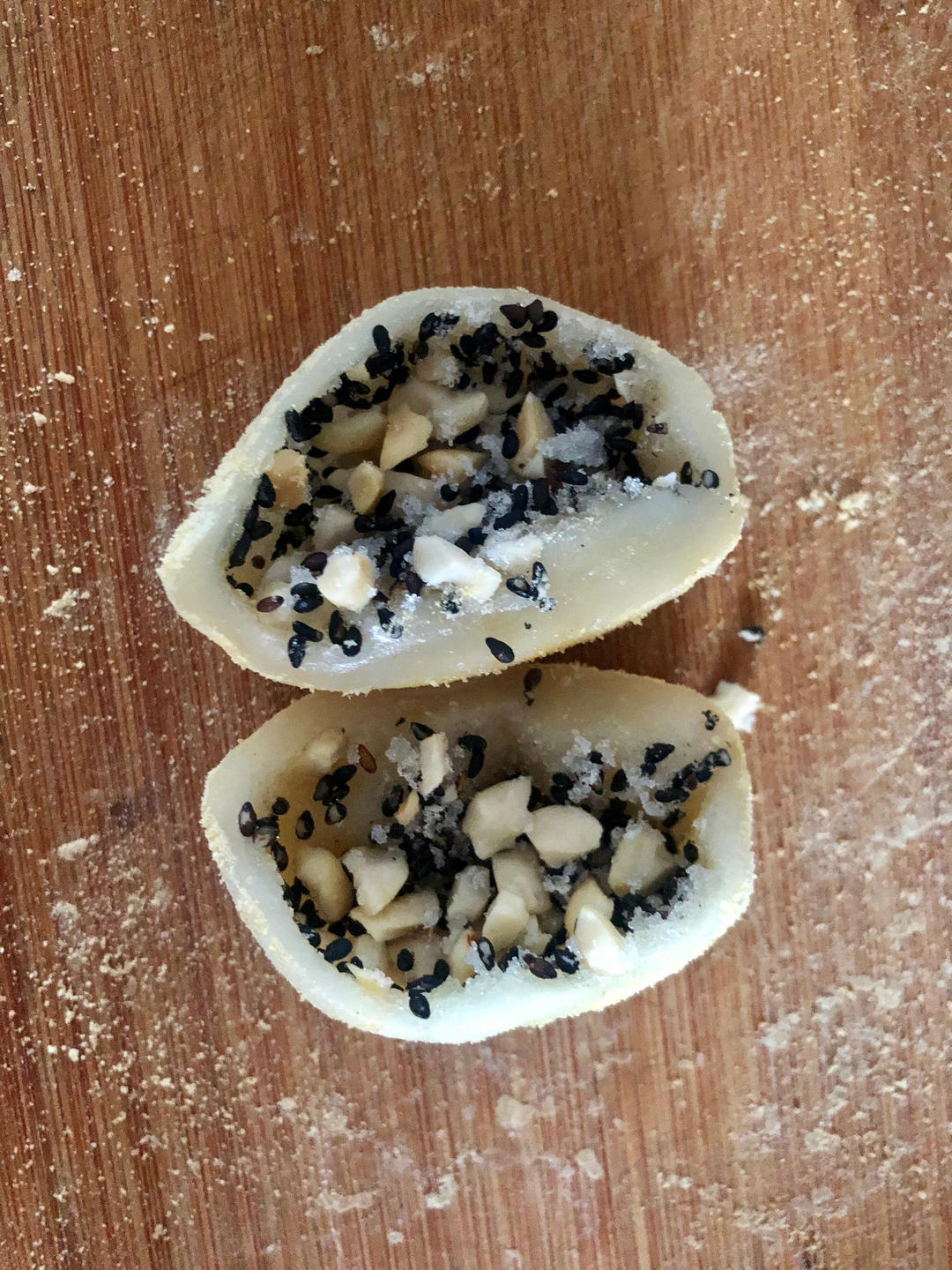 妈妈的最爱--花生芝麻糯米糍凉糕（附带烤花生做法）