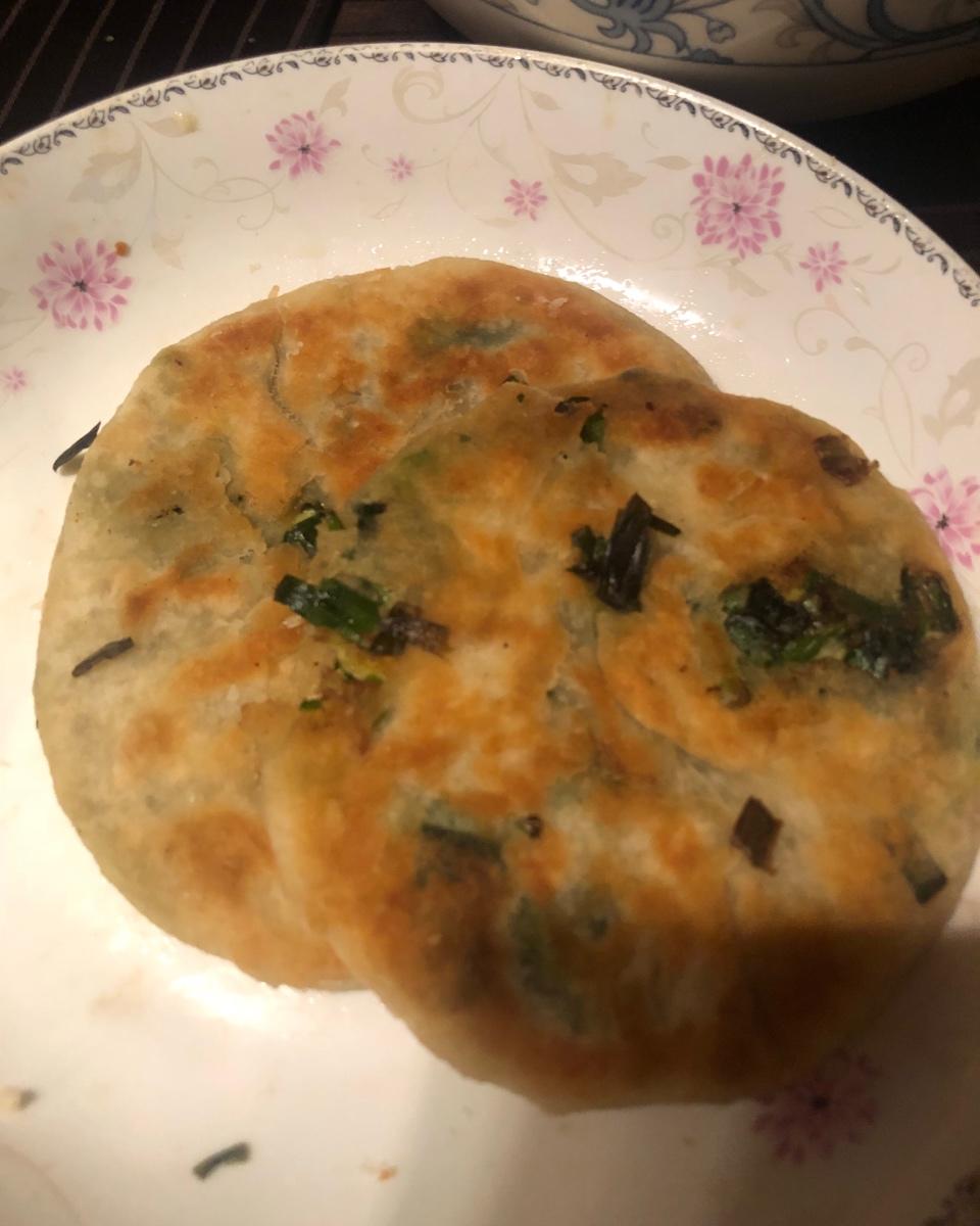 万能饼皮韭菜鸡蛋馅饼，满满的馅大大咬一口