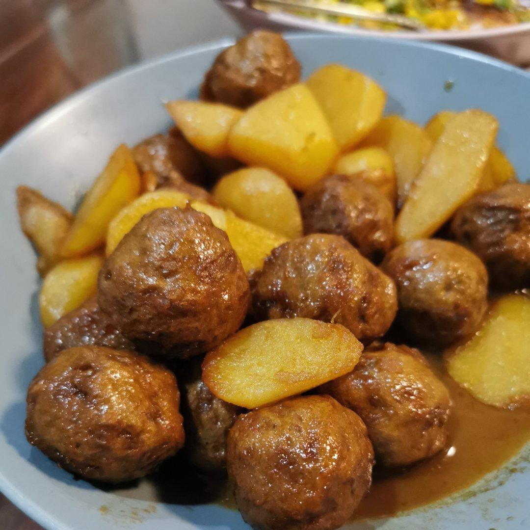 胖爸的西点烘焙做的撒尿牛丸烧土豆