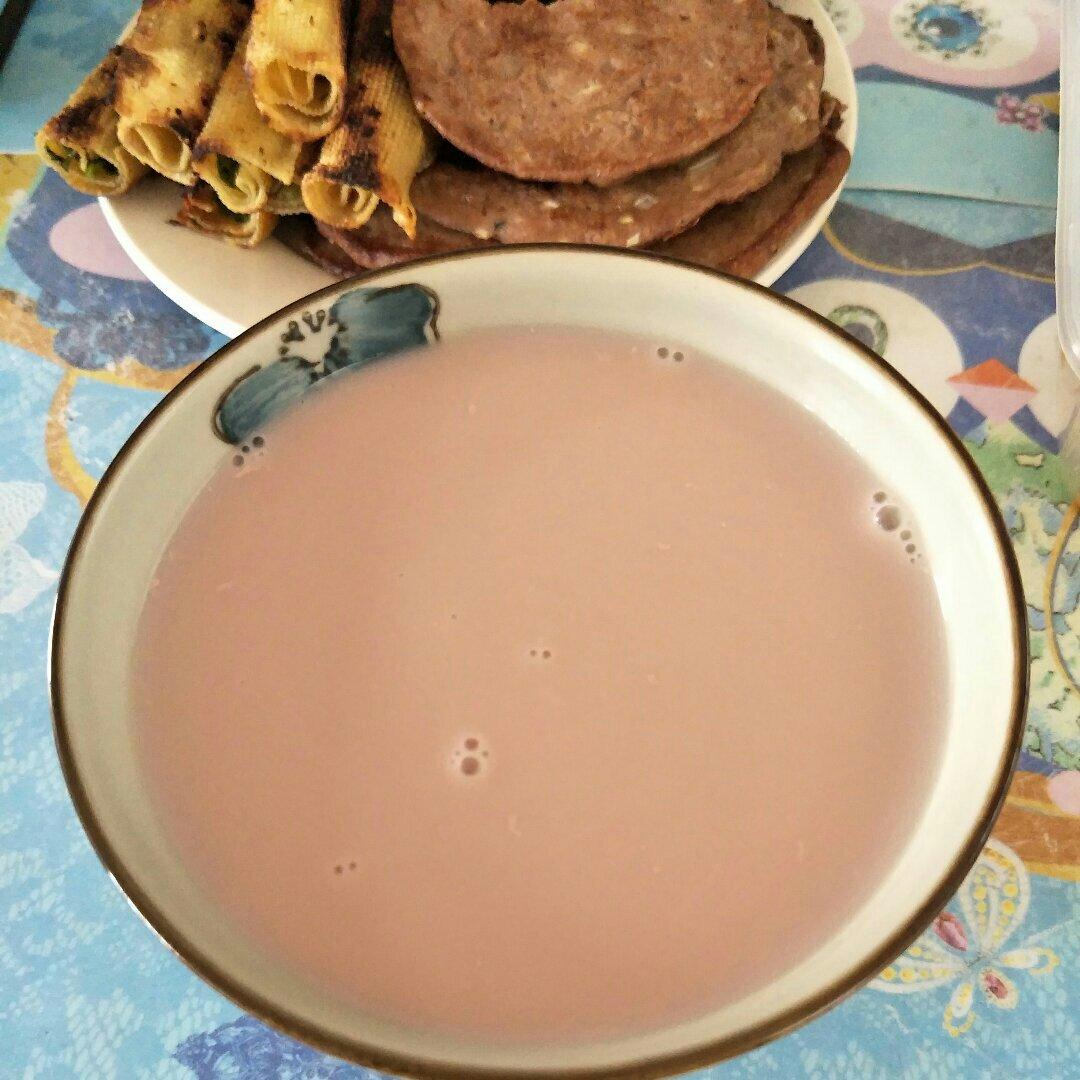 核桃花生红豆浆