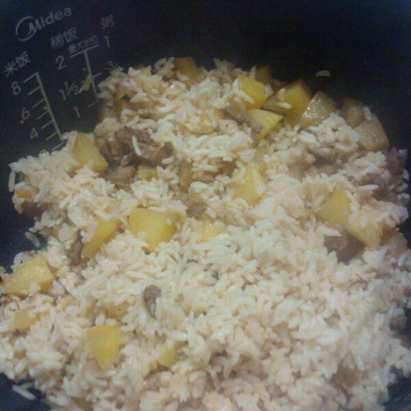 土豆焖饭（电饭锅版）