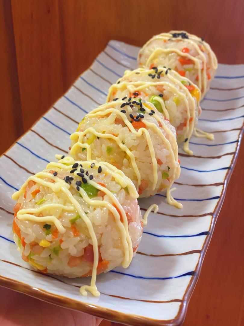 小盆友超爱的肉松饭团子