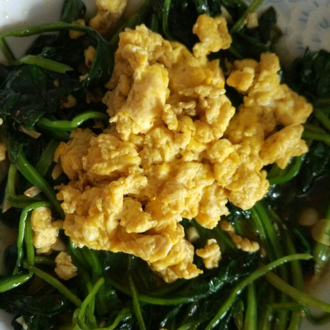麻油蒜蓉菠菜铺蛋