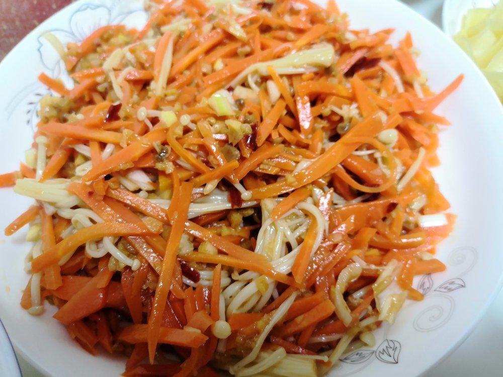 米饭杀手，好吃到舔盘的胡萝卜拌金针菇，10分钟就可以搞定