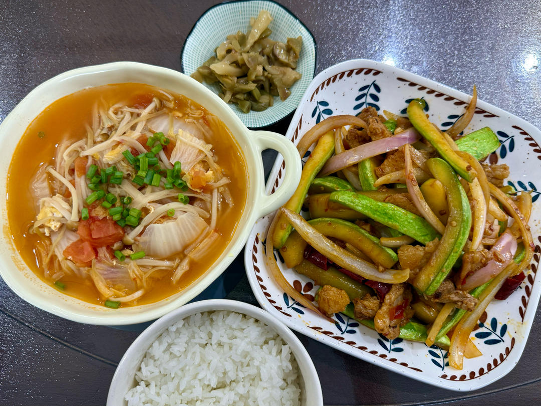西葫芦炒肉(干锅西葫芦)