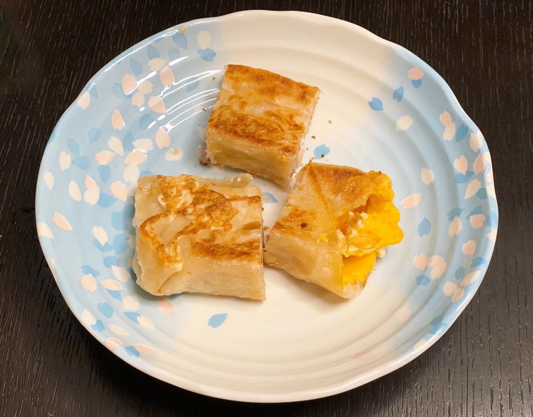 5分钟就能搞定的手抓饼早餐，酥到掉渣～