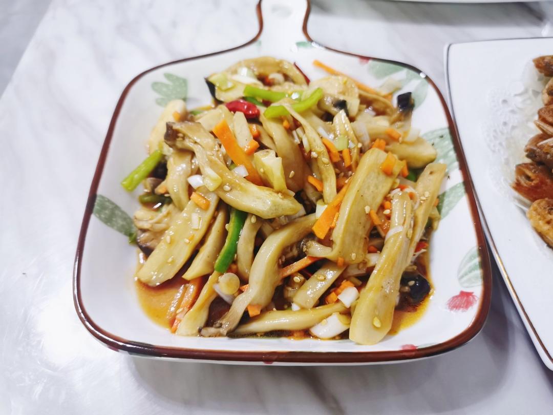 比肉还好吃的【手撕凉拌杏鲍菇】，上桌扫光光