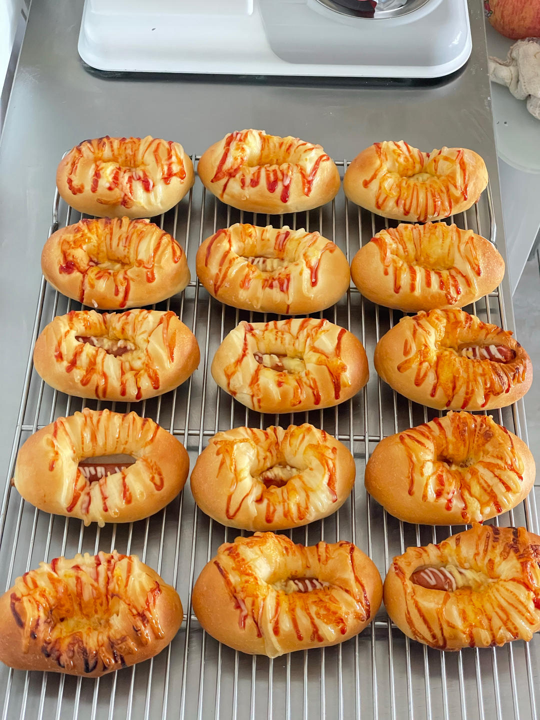 一个面团撑起一家店的台式面包—香肠面包