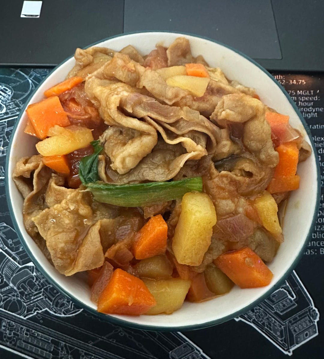 好吃到舔碗底的土豆肥牛拌饭