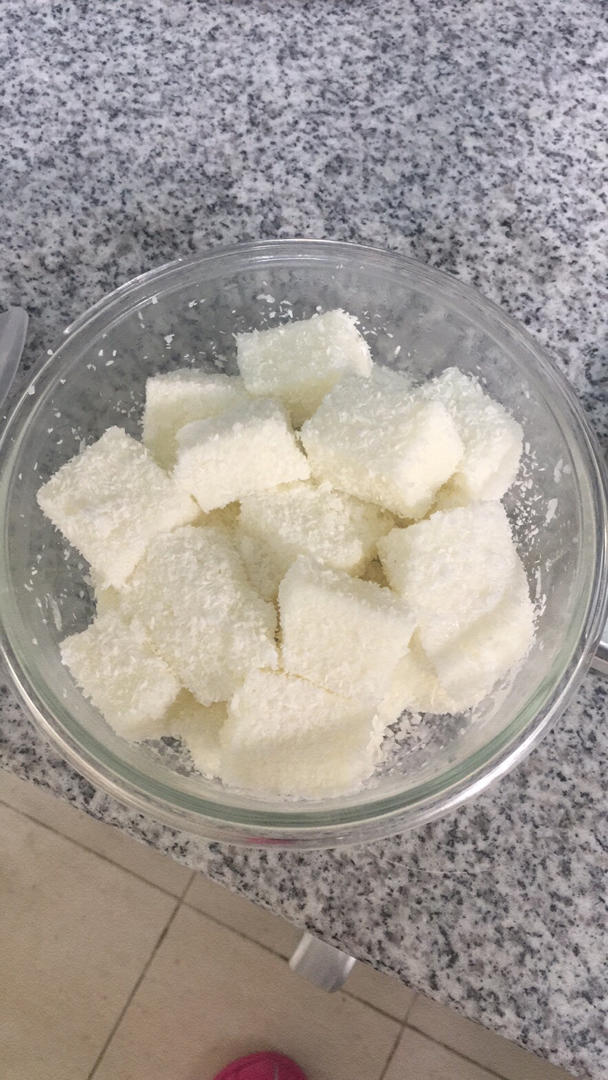 完胜85‘C的牛奶椰蓉小方
