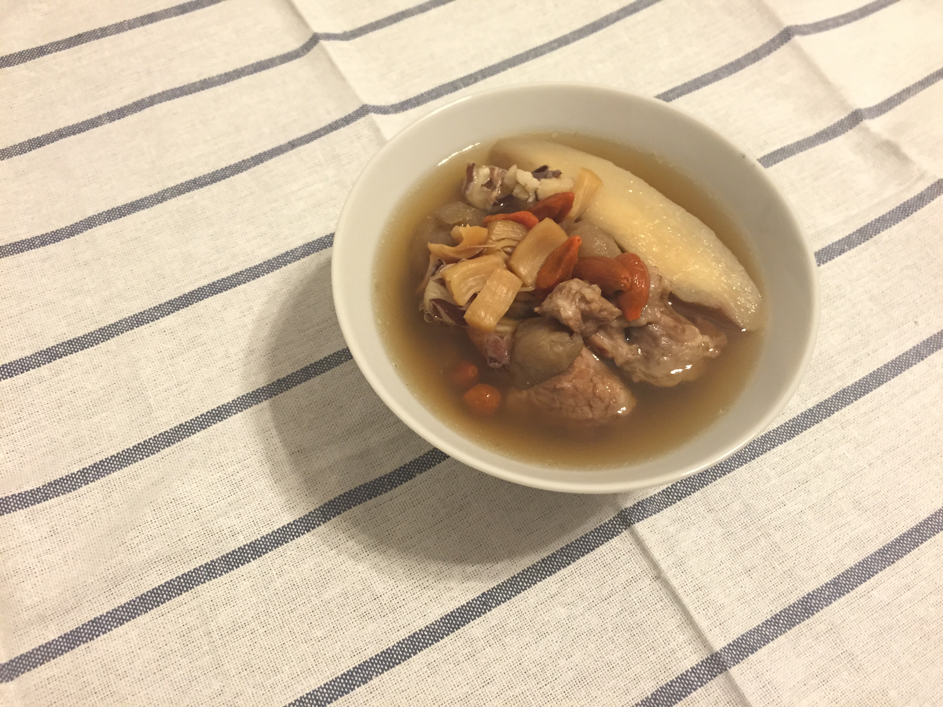 芡实淮山煲猪骨