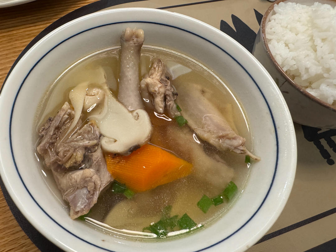 鲜松茸土鸡汤