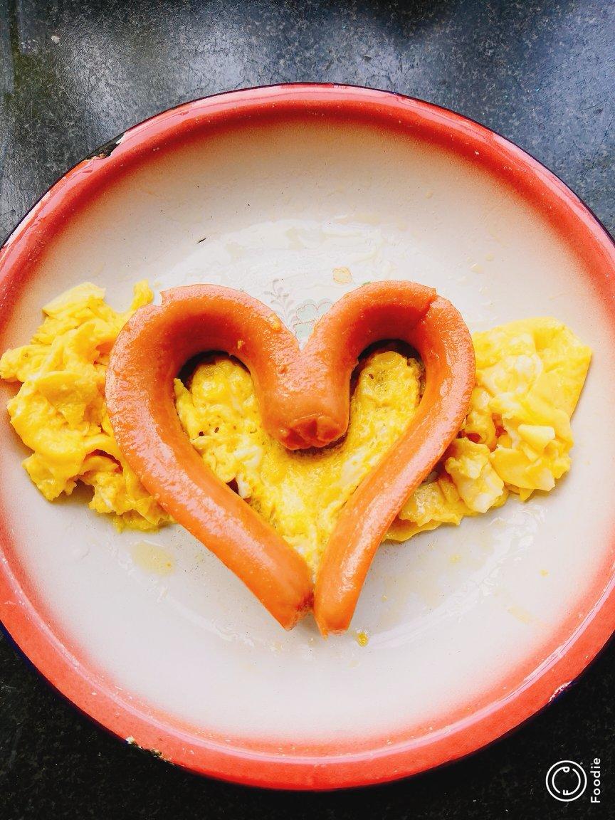 火腿肠爱心煎蛋