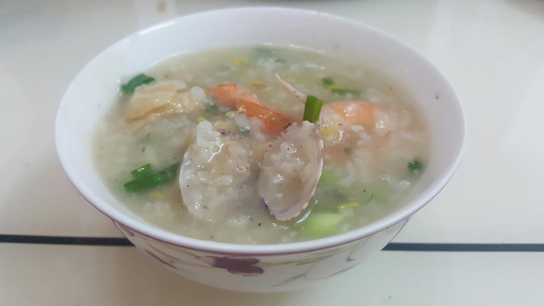 记录家里大厨下料超足的鲜甜海鲜粥（大约3～4人份）