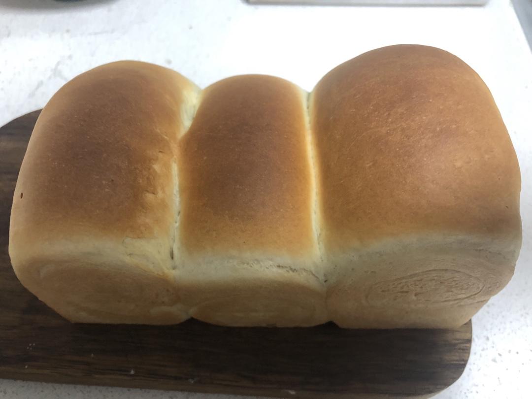 不需要淡奶油的冷藏中种吐司～柏翠8990面包机小熊猫出品