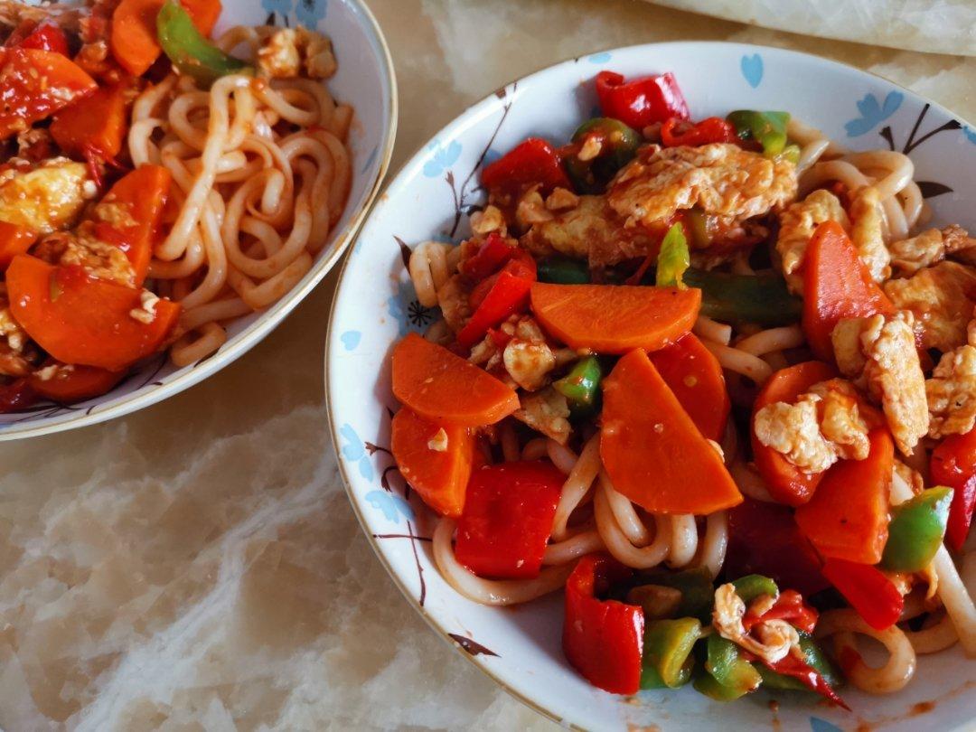 上桌秒光的黑椒牛肉乌冬面