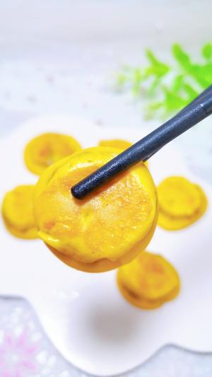 宝宝辅食:香蕉蛋黄饼的做法 步骤6