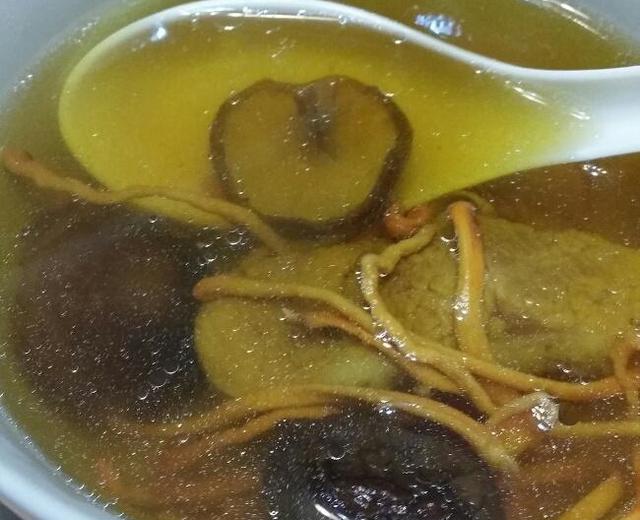 瘦肉虫草花香菇汤的做法