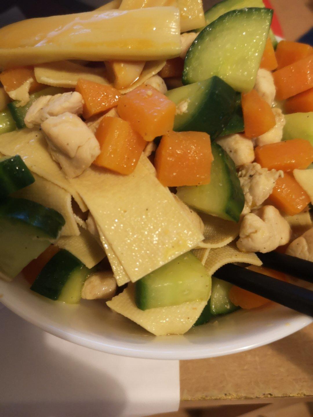 胡萝卜黄瓜鸡胸肉