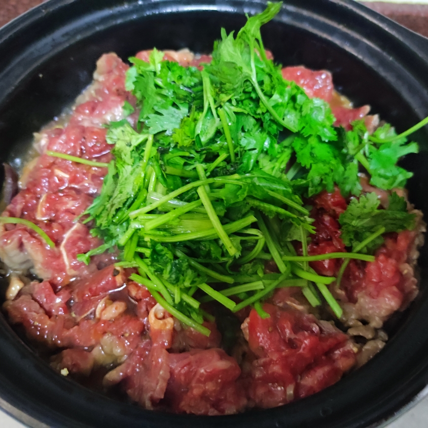 砂锅焗牛肉