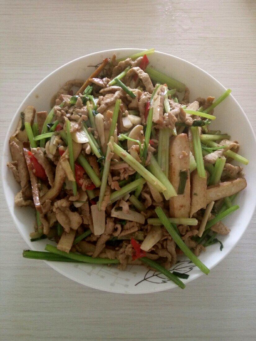 湘味香干炒肉丝（香芹青蒜版）