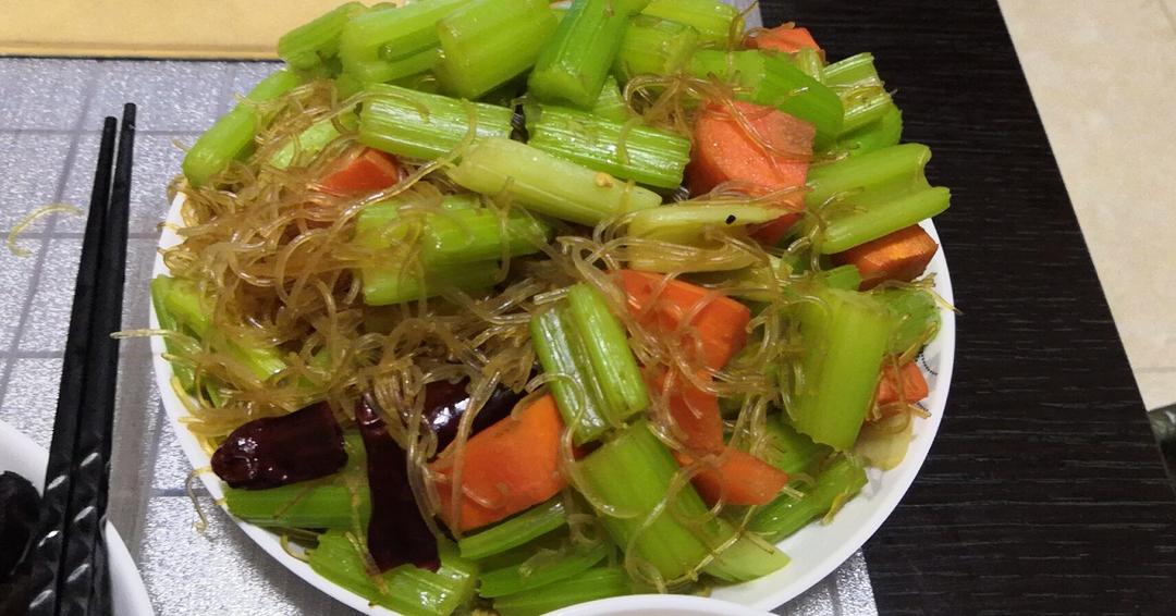 香芹炒粉丝