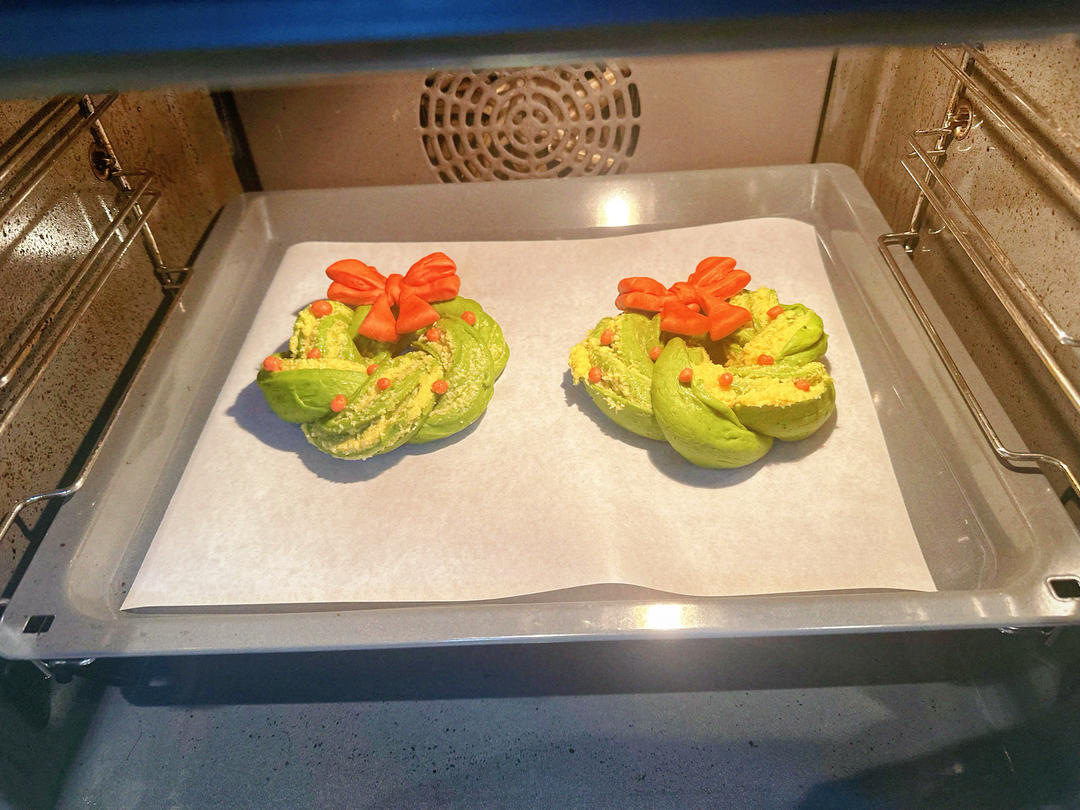 圣诞花环面包【抹茶椰蓉奶酥】