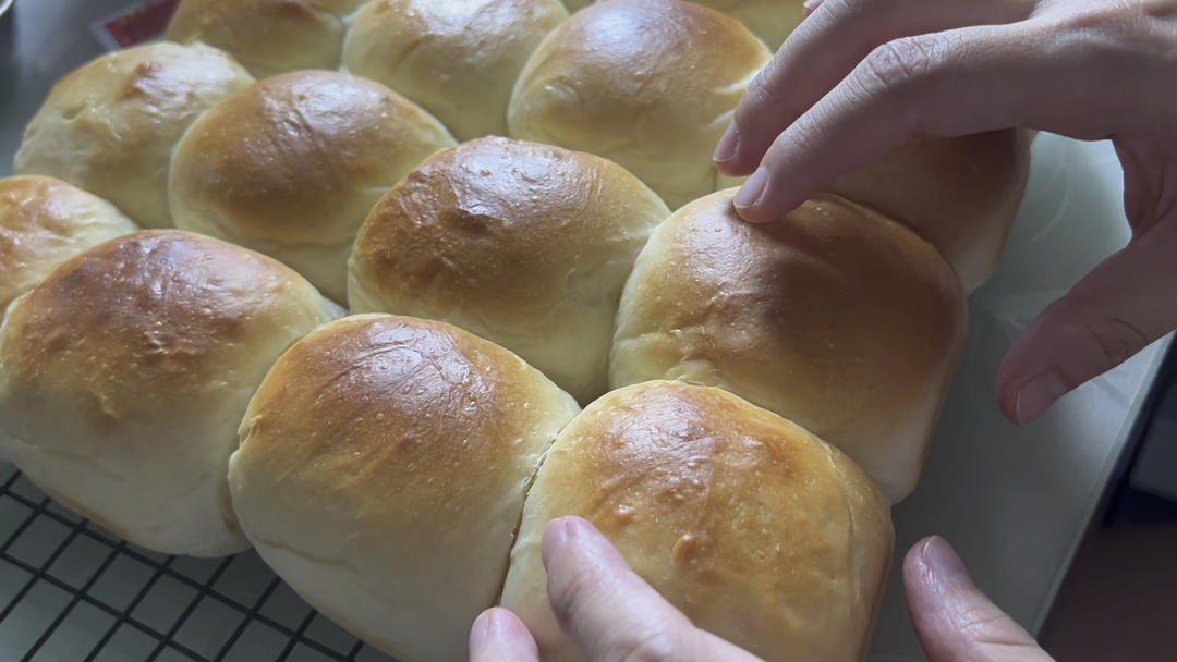 🥛超简单快手，柔软拉丝，一次发酵，牛奶小餐包