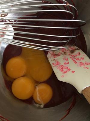 罐子红丝绒蛋糕(红丝绒蛋糕卷)的做法 步骤5
