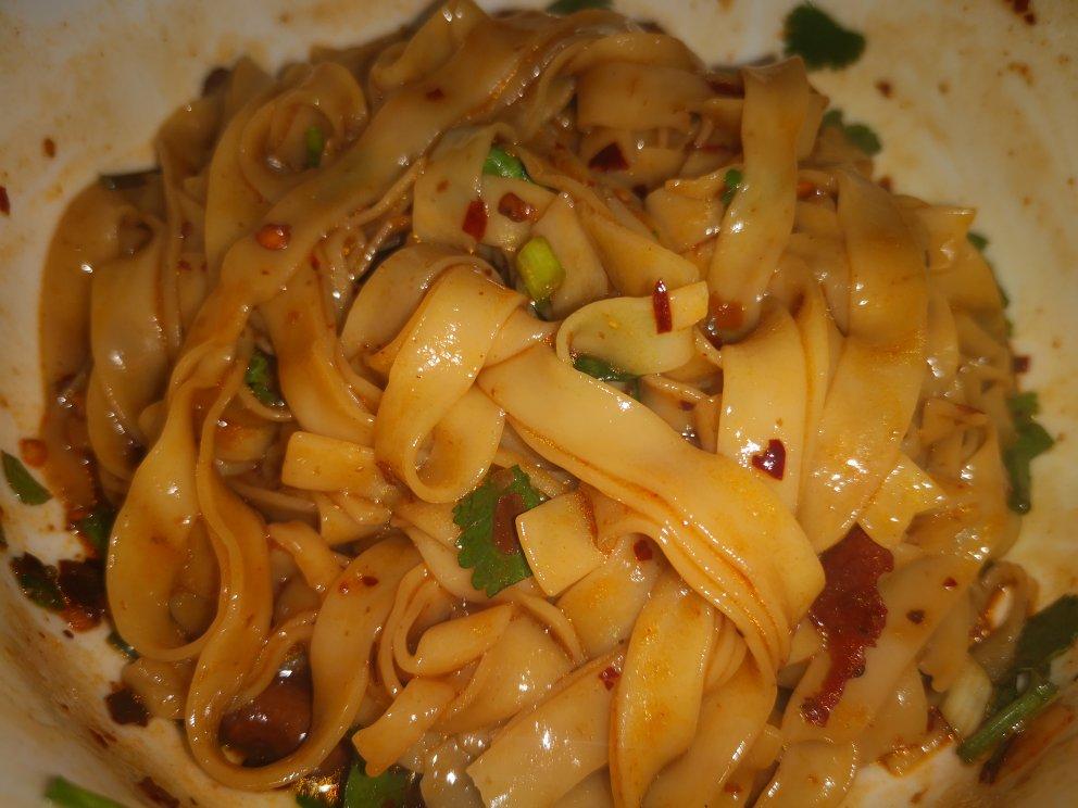 大碗宽面（油泼扯面）