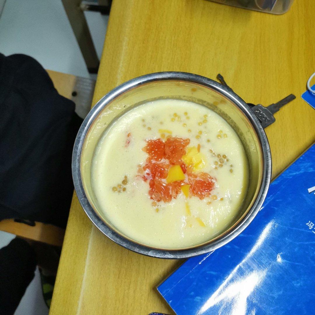 广式甜点“杨枝甘露”：这种做法又简单又好吃！