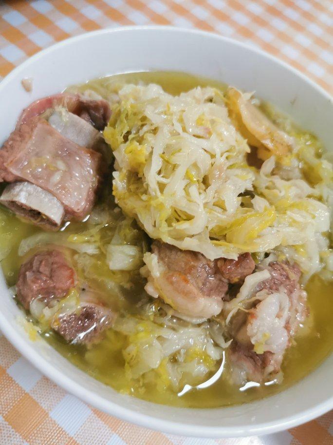 东北酸菜炖排骨