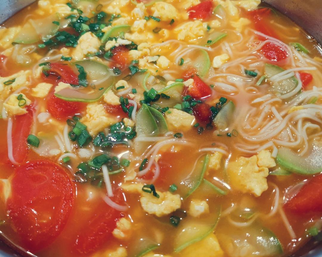 西葫芦番茄鸡蛋面🍜的做法