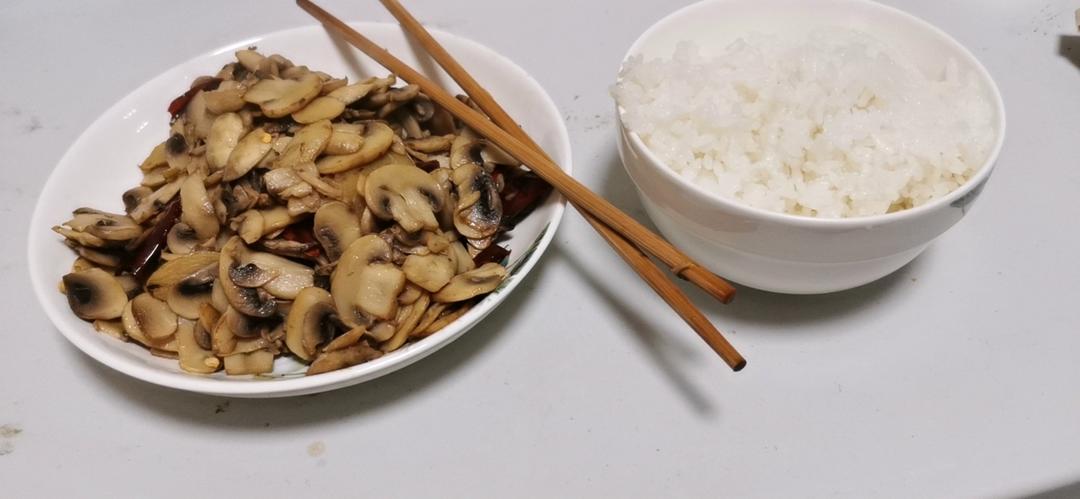 素炒鲜口蘑（白蘑菇），快手家常菜
